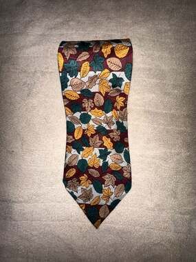 Vicky Davis New York Vintage Fall Autumn Leaves 100% Silk Necktie